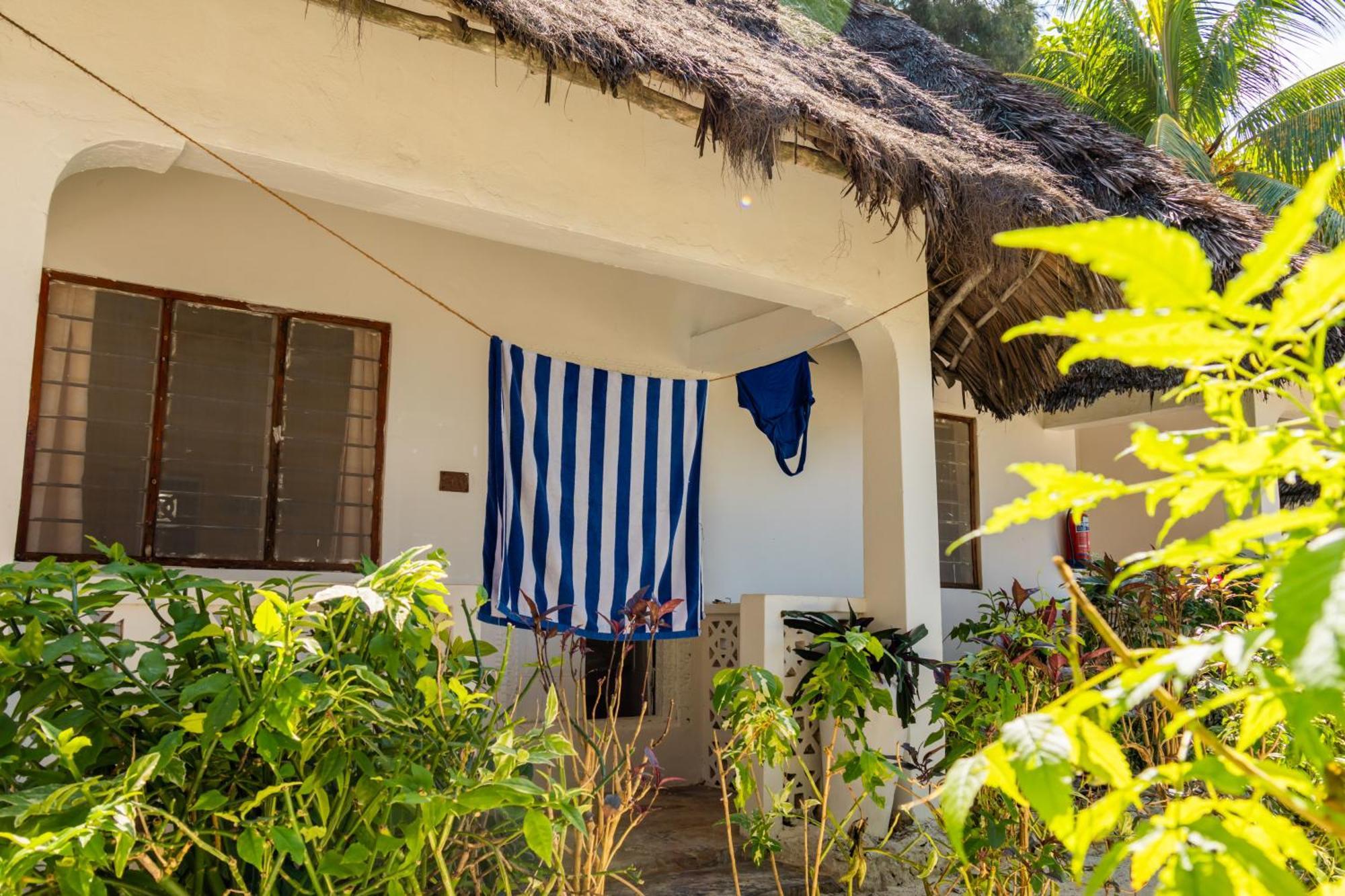 Pili Pili Beach Bungalows Джамбіані Екстер'єр фото